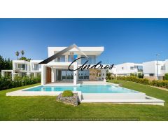 Villa  en   venta  en Marbella,  lista  para  entrar  y  vivir
