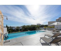 VILLA DE LUJO EN RESIDENCIAL LAS COLINAS