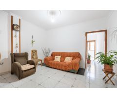 PISO AMPLIO DE 4 HABITACIONES EN BARRIO NUEVO DE OFRA