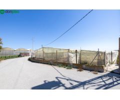 Finca de recreo con invernadero junto a la playa