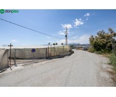 Finca de recreo con invernadero junto a la playa