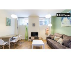 Apartamento de 2 dormitorios con patio para alquilar en Argüelles