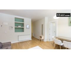Apartamento de 2 dormitorios con patio para alquilar en Argüelles