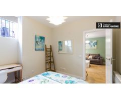 Apartamento de 2 dormitorios con patio para alquilar en Argüelles