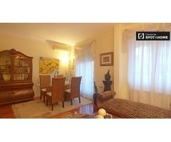 Elegante apartamento de 2 dormitorios con balcón y aire acondicionado para alquilar en la sofisticad
