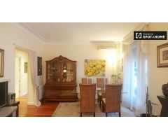 Elegante apartamento de 2 dormitorios con balcón y aire acondicionado para alquilar en la sofisticad
