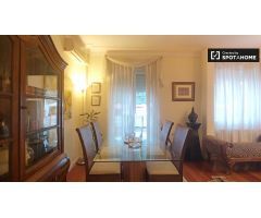 Elegante apartamento de 2 dormitorios con balcón y aire acondicionado para alquilar en la sofisticad