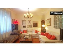 Elegante apartamento de 2 dormitorios con balcón y aire acondicionado para alquilar en la sofisticad