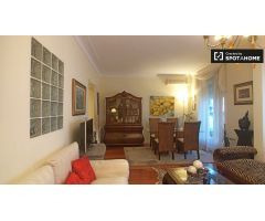 Elegante apartamento de 2 dormitorios con balcón y aire acondicionado para alquilar en la sofisticad