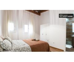Precioso apartamento de 2 dormitorios con baño en alquiler en Barri Gòtic.