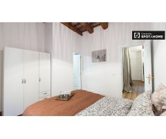 Precioso apartamento de 2 dormitorios con baño en alquiler en Barri Gòtic.