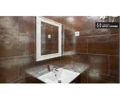 Precioso apartamento de 2 dormitorios con baño en alquiler en Barri Gòtic.