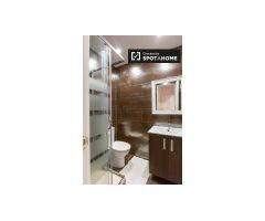 Precioso apartamento de 2 dormitorios con baño en alquiler en Barri Gòtic.