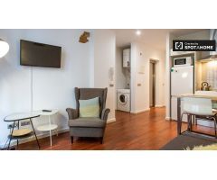 Elegante apartamento de 1 dormitorio con balcón y aire acondicionado en alquiler cerca del metro en 