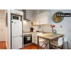 Elegante apartamento de 1 dormitorio con balcón y aire acondicionado en alquiler cerca del metro en 