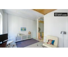 Soleado apartamento de 2 dormitorios en alquiler en Malasaña