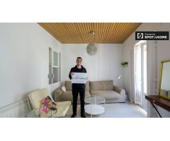 Soleado apartamento de 2 dormitorios en alquiler en Malasaña