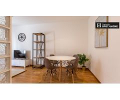Moderno apartamento de 3 dormitorios en alquiler en LHospitalet de Llobregat.