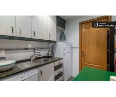 Moderno apartamento de 3 dormitorios en alquiler en LHospitalet de Llobregat.
