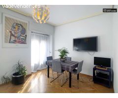 Encantador apartamento de 1 dormitorio con balcón y aire acondicionado en alquiler cerca del metro e