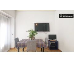 Encantador apartamento de 1 dormitorio con balcón y aire acondicionado en alquiler cerca del metro e