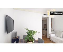 Encantador apartamento de 1 dormitorio con balcón y aire acondicionado en alquiler cerca del metro e