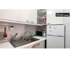 Encantador apartamento de 1 dormitorio con balcón y aire acondicionado en alquiler cerca del metro e