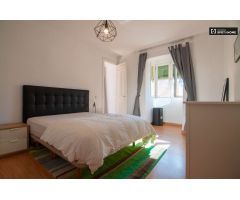 Adorable apartamento de 2 dormitorios con balcón y aire acondicionado en alquiler cerca de Metro en 