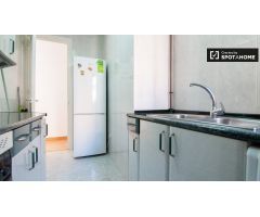 Adorable apartamento de 2 dormitorios con balcón y aire acondicionado en alquiler cerca de Metro en 