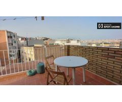 Luminoso apartamento de 2 dormitorios en alquiler en Trinitat Vella.