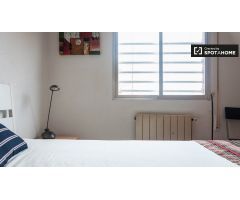 Cómoda habitación en alquiler en piso de 4 dormitorios en Alcobendas