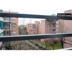 Cómoda habitación en alquiler en piso de 4 dormitorios en Alcobendas