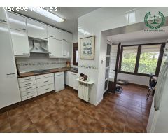Chalet independiente con parcela de 1.000 m2 y piscina privada.