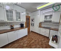 Chalet independiente con parcela de 1.000 m2 y piscina privada.