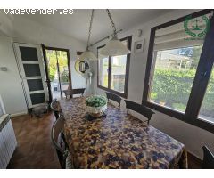 Chalet independiente con parcela de 1.000 m2 y piscina privada.