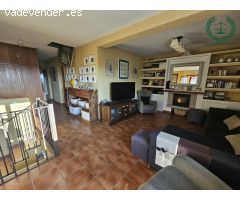 Chalet independiente con parcela de 1.000 m2 y piscina privada.