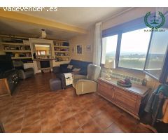 Chalet independiente con parcela de 1.000 m2 y piscina privada.