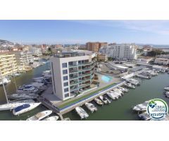 Encantador apartamento con licencia turística y vistas al canal en Roses