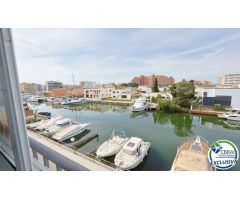 Apartamento con vistas al canal y amplia terraza - 2 habitaciones, 2 baños en venta en Roses