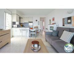 Apartamento con vistas al canal y amplia terraza - 2 habitaciones, 2 baños en venta en Roses