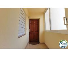 Apartamento con vistas al canal y amplia terraza - 2 habitaciones, 2 baños en venta en Roses