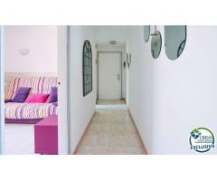 Apartamento con vistas al canal y amplia terraza - 2 habitaciones, 2 baños en venta en Roses