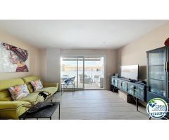 En venta – Apartamento con vista al mar y terraza orientada al sur en Santa Margarita, Roses