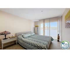 En venta – Apartamento con vista al mar y terraza orientada al sur en Santa Margarita, Roses