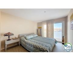 En venta – Apartamento con vista al mar y terraza orientada al sur en Santa Margarita, Roses