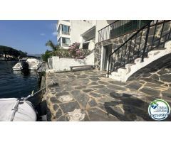 Apartamento reformado con amarre privado en el puerto de Banyuls, Empuriabrava
