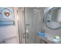 Estudio en venta en Port GREC con impresionantes vistas a la marina y montaña.