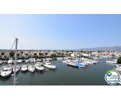 Estudio en venta en Port GREC con impresionantes vistas a la marina y montaña.