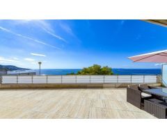 Excepcional en Roses. Apartamento de alto standing en primera linea de mar en Canyelles con licencia