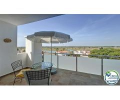 En venta – Ático con doble terraza, 3 dormitorios y vistas despejadas en Santa Margarita (Roses)